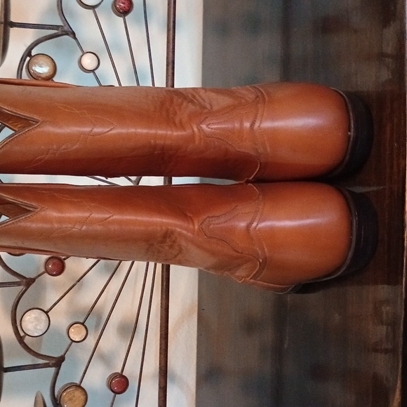 Lucchese Hand made snip toe with Cuban Heel  DRESS boots  size 9 EUC - Picture 5 of 10